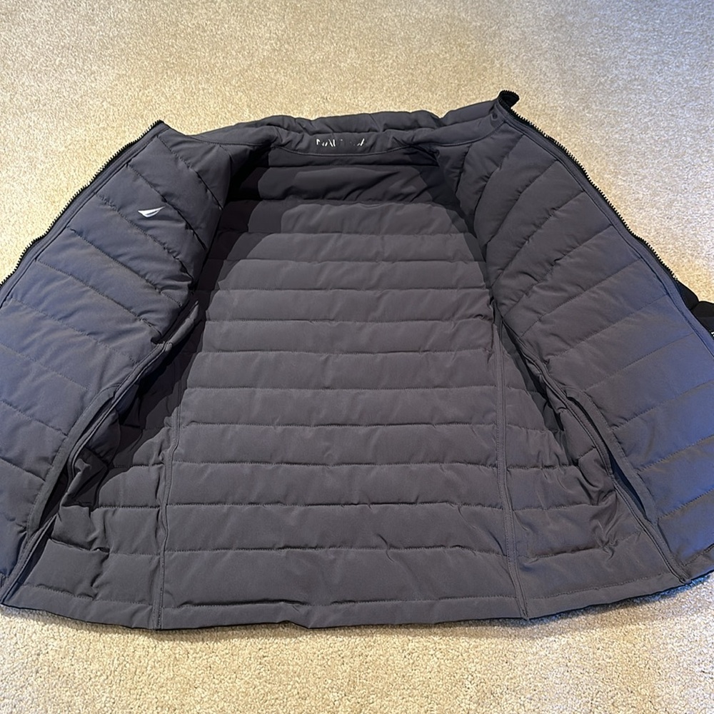 NAUTICA Men’s Reversible Quilted Puffer Jacket Black/Gray - Picture 5 of 12